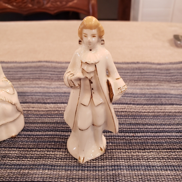 George and Martha Washington Salt/Pepper Shakers - Picture 7 of 11